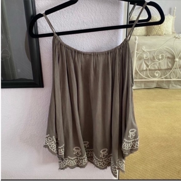 Brand New Women’s Brown Sadie and Sage Cold Shoulder Boho Top Size Small - Picture 4 of 5